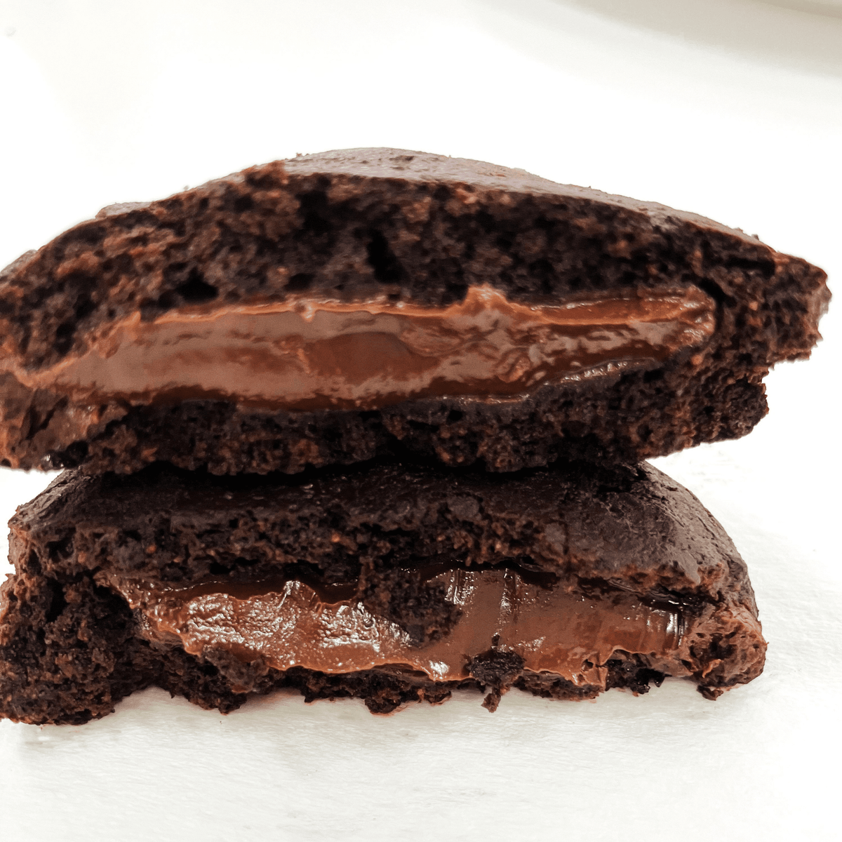 とろける生チョコが入った生チョコクッキーの断面